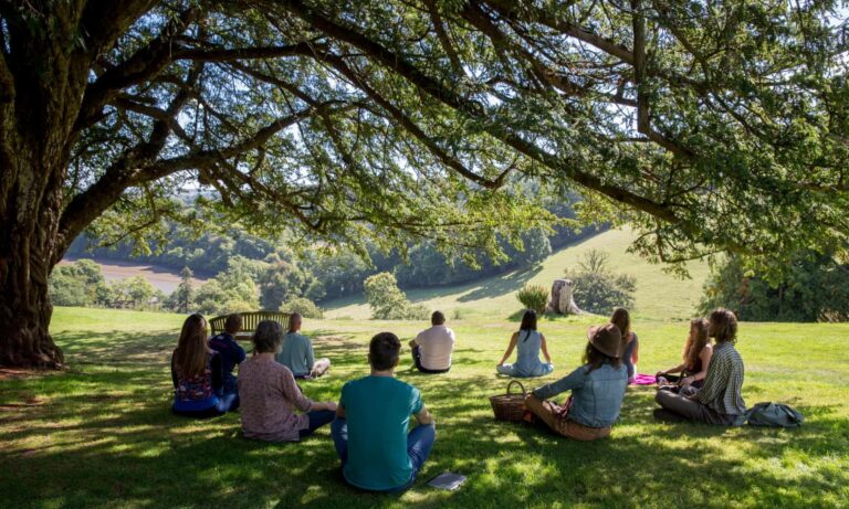 Gaya Hidup Sehat 2025: Mindfulness, Plant-Based Diet, dan Teknologi Kesehatan